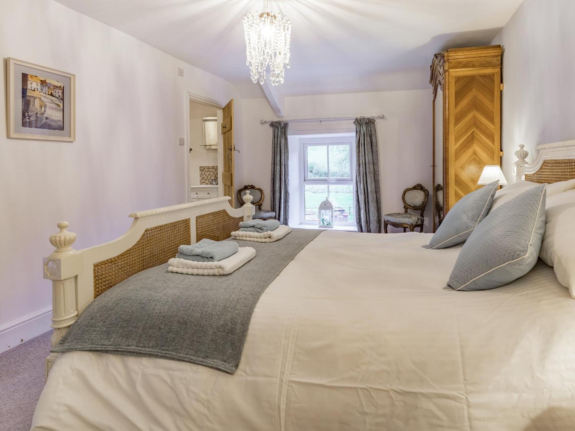 Pwll Farmhouse Llanllawdog Экстерьер фото