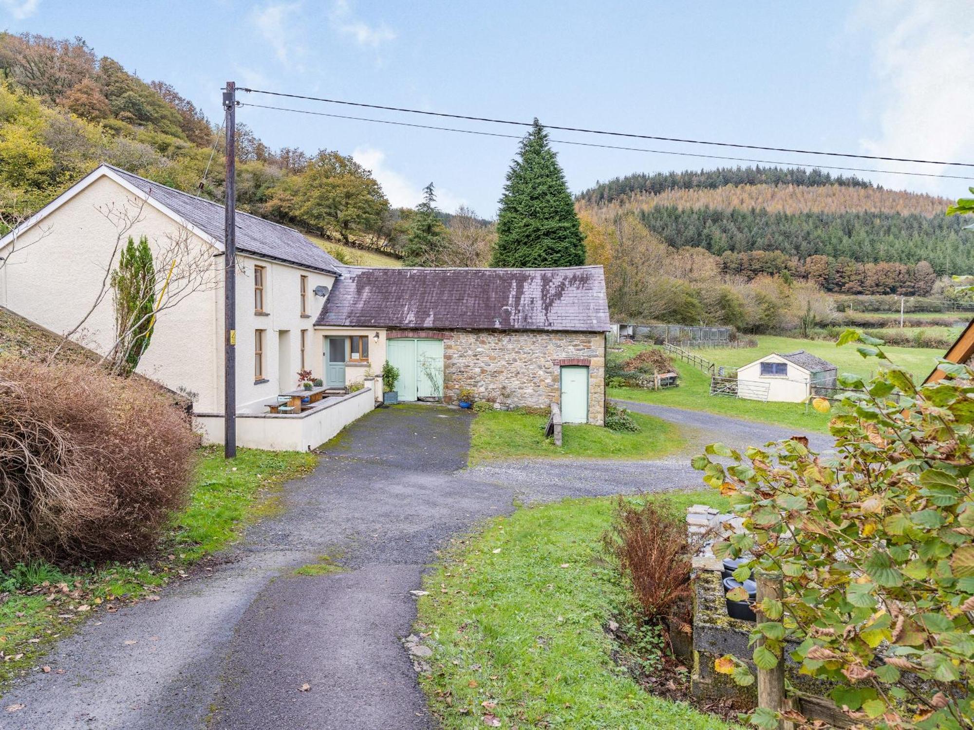 Pwll Farmhouse Llanllawdog Экстерьер фото